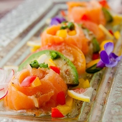 サーモンとアボカドのカルパッチョ