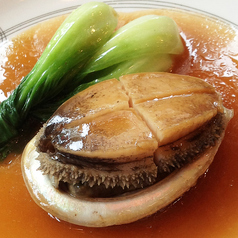 丸ごとアワビの醤油煮込み