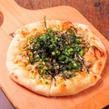 料理メニュー写真&nbsp;釜揚げしらすのガーリックピザ