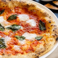 生地が自慢！外カリ中ふわの熟成ピザ