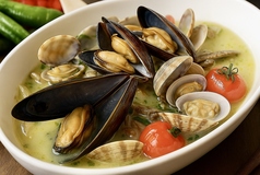 アサリとムール貝の白ワイン煮