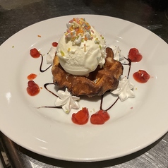 焼きたてワッフルとアイスクリーム