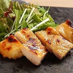 青森県産 五穀味鶏〔ごこくあじどり〕の黒岩塩焼き
