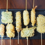 揚げたてサクサクの串揚げは追加注文率ナンバーワン！お酒との相性も抜群です◎ぜひご注文ください！