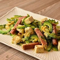 お手頃なのに贅沢に沖縄料理が気軽に楽しめる