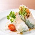 料理メニュー写真&nbsp;ピリ辛ミンチと野菜の生春巻き
