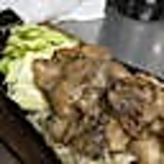 鶏皮の炭火網焼き