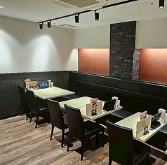 お席は69席ご用意しております！会社の帰りや学生さんの飲み会・宴会にもご利用下さい！韓国料理はコスパ抜群の為、一つのお料理をみんなで分け合うことでもっとお得になります！ビールやマッコリと一緒に宴会を楽しんでください！