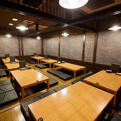マル八の二号店は個室など空間に特徴あり!4名様から使える個室をはじめ、10名~最大60名様までOK♪さらに最大100名様の同時着席宴会もお任せあれ!!【松山 居酒屋 大衆酒場 郷土料理 焼き鳥 餃子 牡蠣 天ぷら 海鮮 宴会 女子会 歓送迎会】