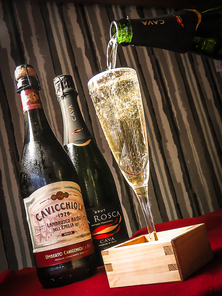 あふれスパークリングワインは1杯980円(税込)でお愉しみ頂けます！！