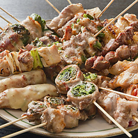 自慢の骨付き鶏をジューシーに焼き上げたギャング焼き