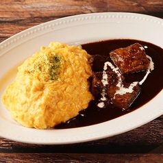 ビーフシチューオムライス