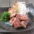 料理メニュー写真&nbsp;ゴマ香る薬味まみれの低温調理白レバー