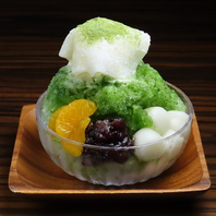 抹茶の深み、小豆と白玉が織りなす極上の和みかき氷。
