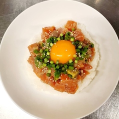 サーモンのポキ丼