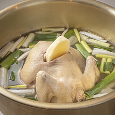 鶏の旨みを引き出すタッカンマリの丁寧な仕込み
