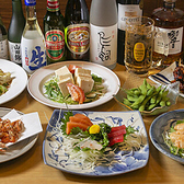 当店の飲み放題付き宴会コースは、3980円と4980円の2種類をご用意。豊洲直送の新鮮な刺身や絶品焼き鳥など、旬の食材を活かした料理が楽しめます。ボリューム満点で、友人や同僚との宴会にぴったり。充実した飲み放題メニューと共に、特別なひとときをお過ごしください！