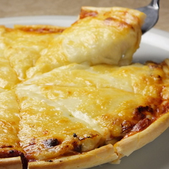 【とろける濃厚チーズたっぷり♪60年継ぎ足しのソースで作った秘伝トスカーナピザ】の写真
