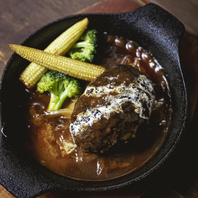 お肉料理万歳！牛ステーキはもちろん特製ハンバーグも◎