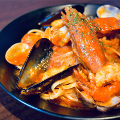 自慢のパスタの中でも特におすすめな『魚介具沢山のペスカトーレ』の写真