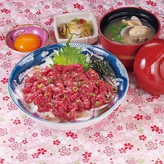 新鮮 ユッケ丼