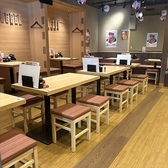 複数名でお集まりの際は、使い勝手の良いテーブル席が活躍します!同僚との飲み会や友人同士の食事など、気心の知れた仲間とワイワイ盛り上がるのにちょうどよい配置です。