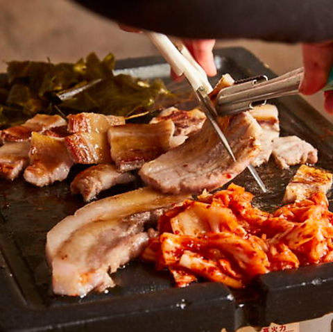 五感で楽しむ本場の活気！厳選素材のサムギョプサルと本格韓国料理を「テジカエン」で