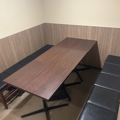 3～6名様用のテーブル席をご用意しております。