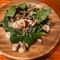 料理メニュー写真 タコと木の実のサラダ