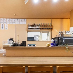 カウンター席：8席ご用意御座います。