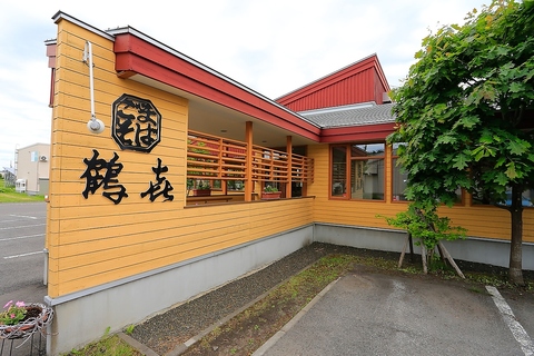 ゴマが練りこまれた蕎麦は喉ごし最高、つゆはカツオ風味で北海道の味！