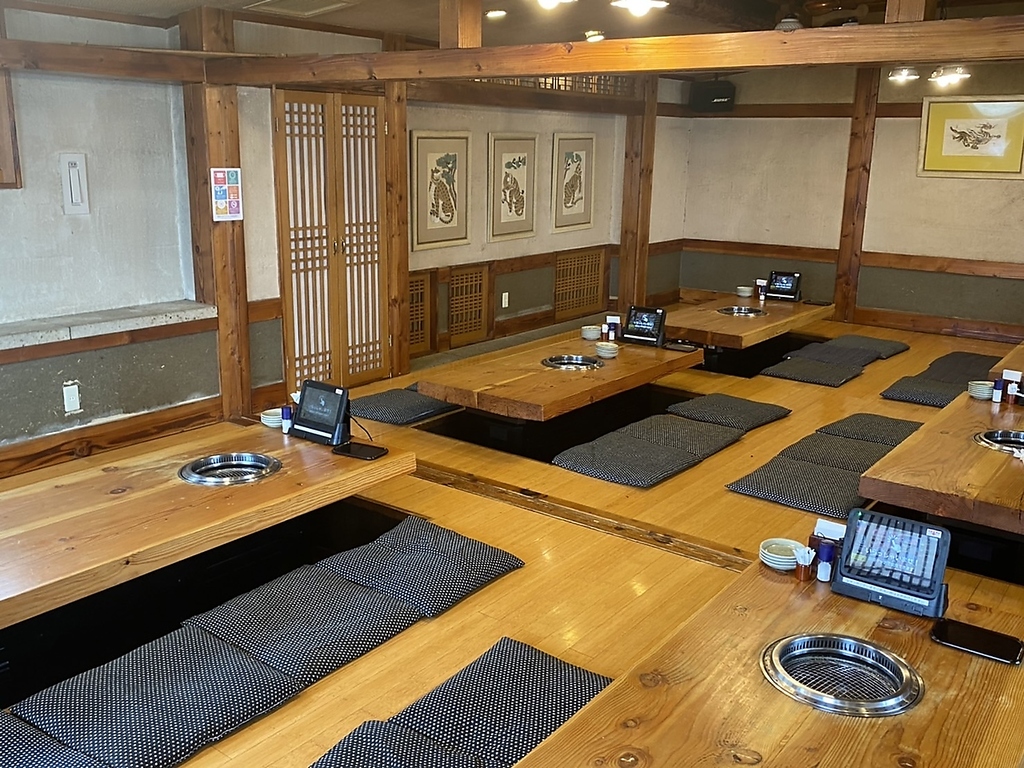 ゆったりとお寛ぎいただける店内。