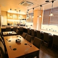 ゆったりとした空間を贅沢に貸し切ってのご利用も可能です（20名様～）。会社のご宴会や打ち上げ、ご親族でのお集まりなど、周りを気にせずゆっくりと過ごしたいシーンに最適。ご希望に合わせたお料理やお席のご提案も承りますので、ぜひお気軽にご相談ください。