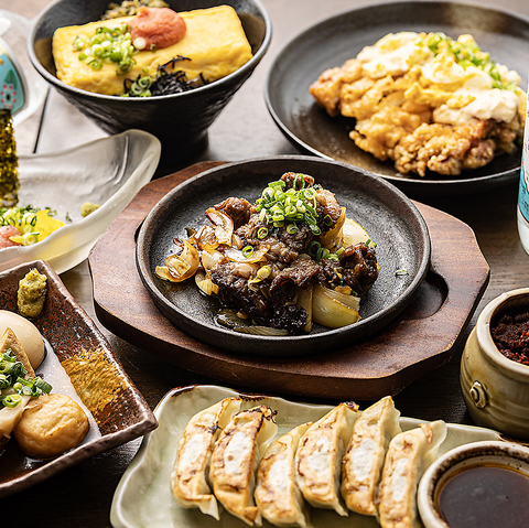 福岡名物！秘伝味噌の鉄板焼肉と博多もつ鍋、馬刺し・餃子を野毛の活気と共に堪能！