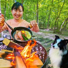 たき火スキレットの焼きカレーの写真