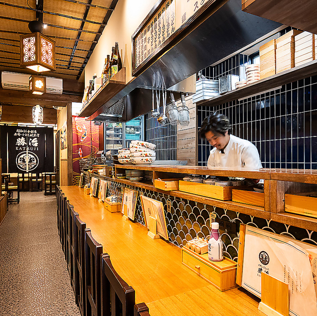 カウンター席にてこだわりのしゃぶしゃぶやお酒をゆっくりとお楽しみいただけます。
