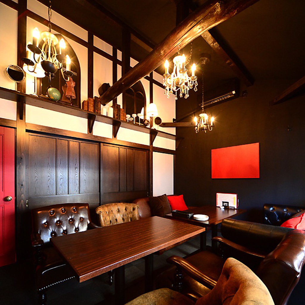 アンティーク家具・ビンテージ好きにはたまらないっ！自分だけの秘密にしたいオトナの隠れ家。