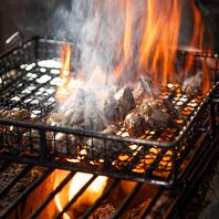 炭火で豪快に焼き上げた地鶏