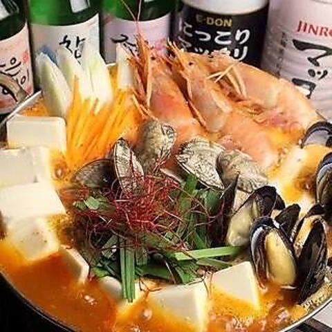 寒い時期には鍋！！前3種類の鍋をご用意しています♪