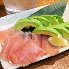 アボカドと生ハムの前菜