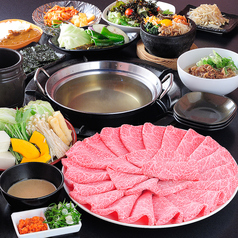 【すき焼き・しゃぶしゃぶ食べ放題】厳選された黒毛和牛の旨味を引き立てる絶品のお鍋を心ゆくまで堪能の写真
