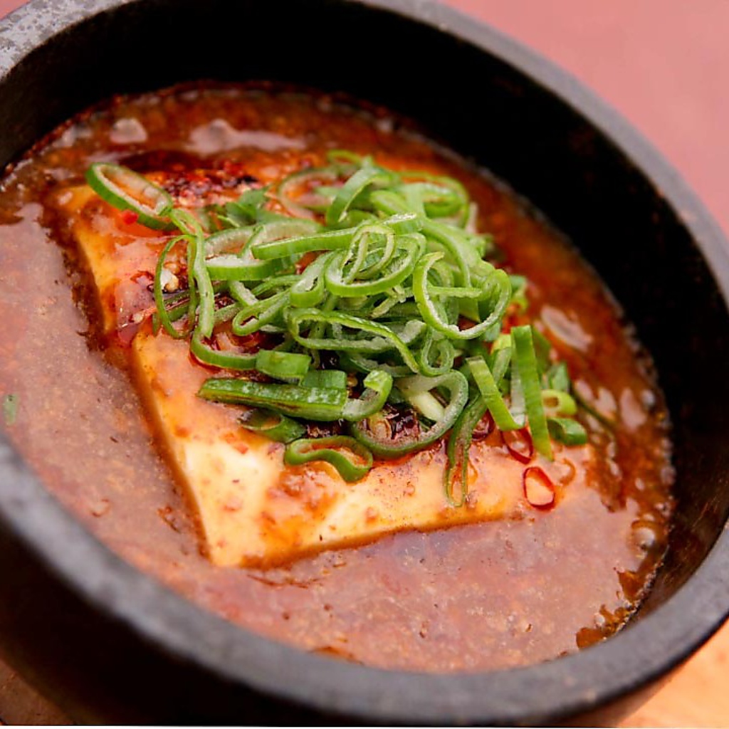 頂天石焼麻婆豆腐 本場中華の石鍋でお出ししています。