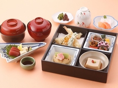 松花堂弁当　月