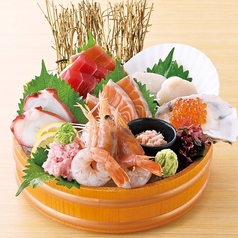 たっぷり海鮮尽くし！！名物「海鮮市場盛り」