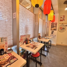 当店は大街道入口から徒歩2分の好立地◎伝統がありながらも落ち着いた雰囲気の入口から店内に一歩足を踏み入れれば、下町の風情漂うアットホームな空間が広がっています♪ぜひテーブル席でおくつろぎください。