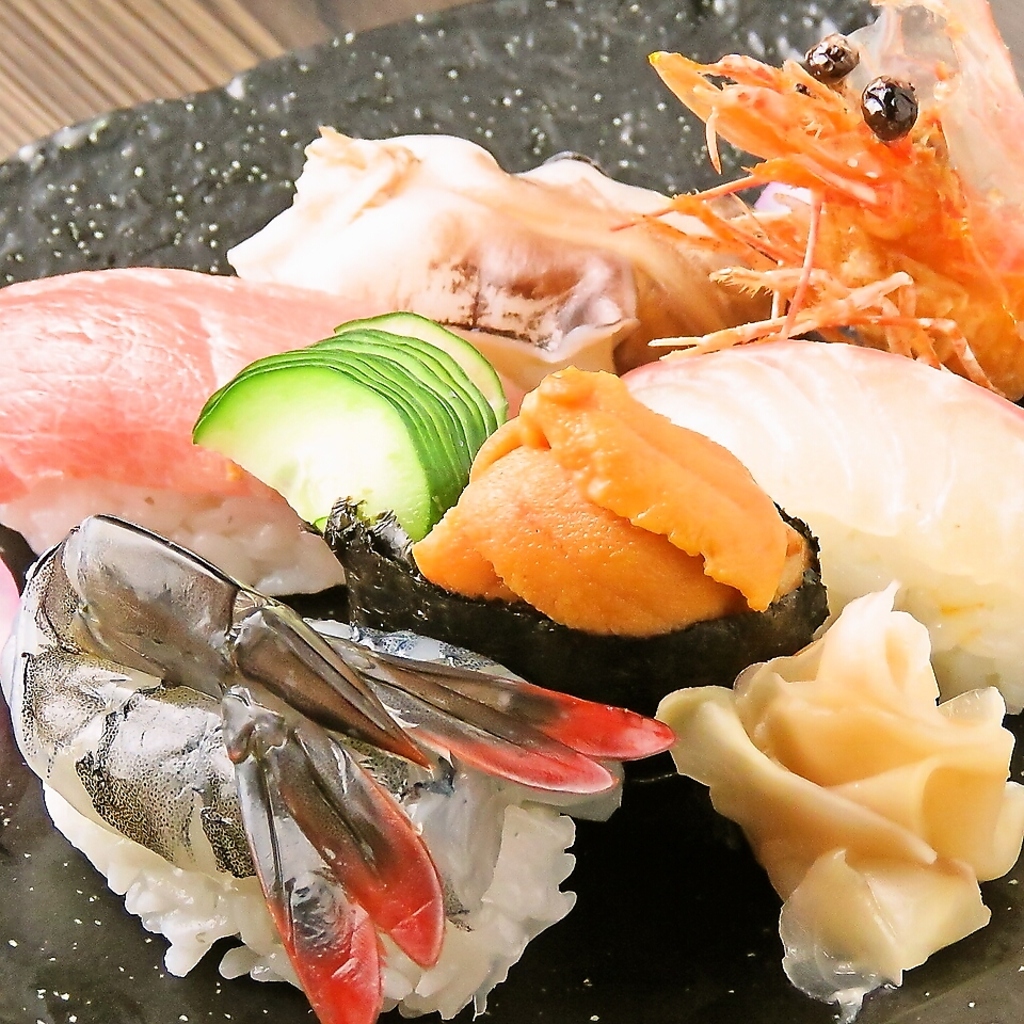 新名物料理のにぎり寿司。鮮魚を数多く取り扱うお店だからこそ提供できる本物の逸品。