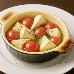 カマンベールチーズとミニトマトのアヒージョ