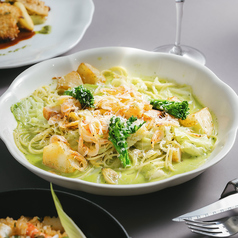 春野菜と釡揚げ桜海老のバジルクリームパスタ