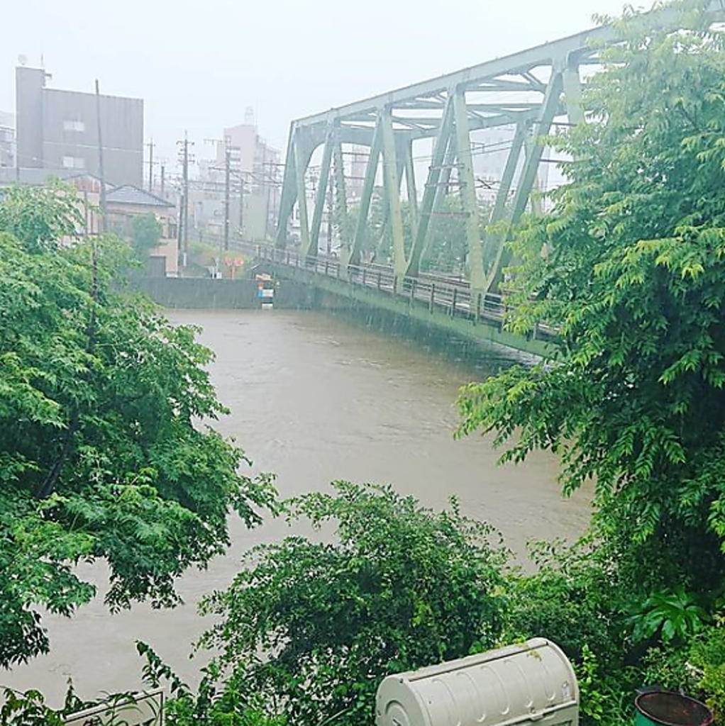 窓から見える景色を眺めながらお食事できる！天気のいい日はもちろん、雨の日も風情があっておすすめ