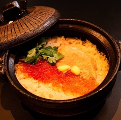 【人気の鮭といくらの土鍋ご飯】の写真